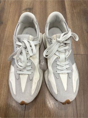 New Balance 327 White & Light Gray Suede-Trim Runner Sneakers women’s 8